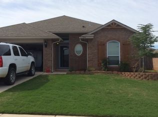 504 Manhattan Dr, Moore, OK 73160