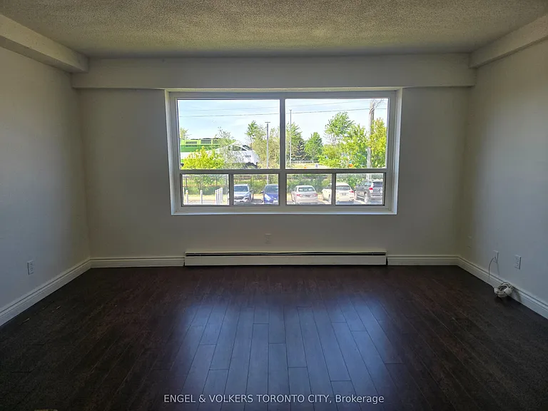 109 Gowan St #201 — Photo 2