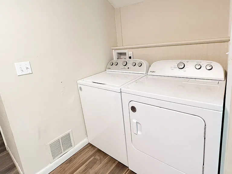 79 Groton Ave — Photo 6