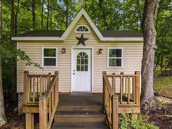 5th image of 205 Summer Rose Ln