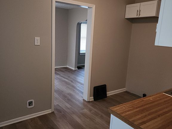 5th image of 2101 S Burlington Dr