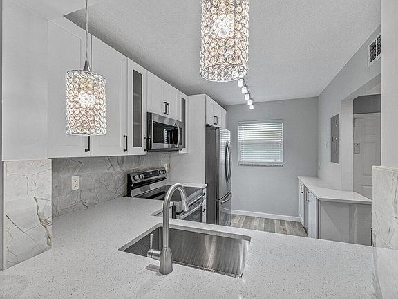 3rd image of 2945 SW 22nd Avenue #2070
