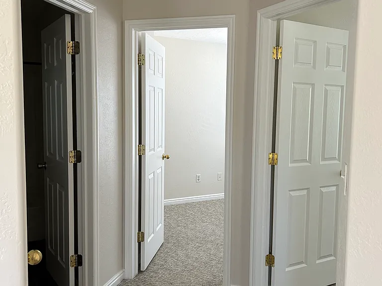 211 E Greenfield Cir #105 — Photo 8