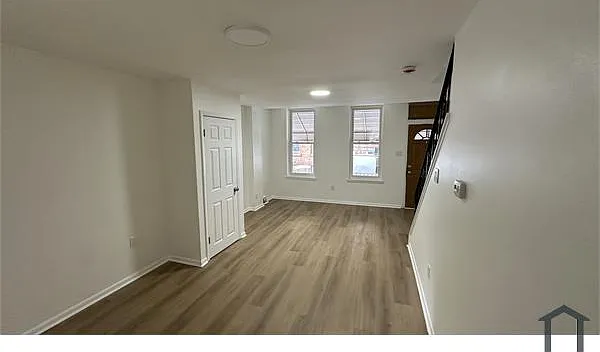 3 bed, 1100 sqft, $1,700 — Photo 2