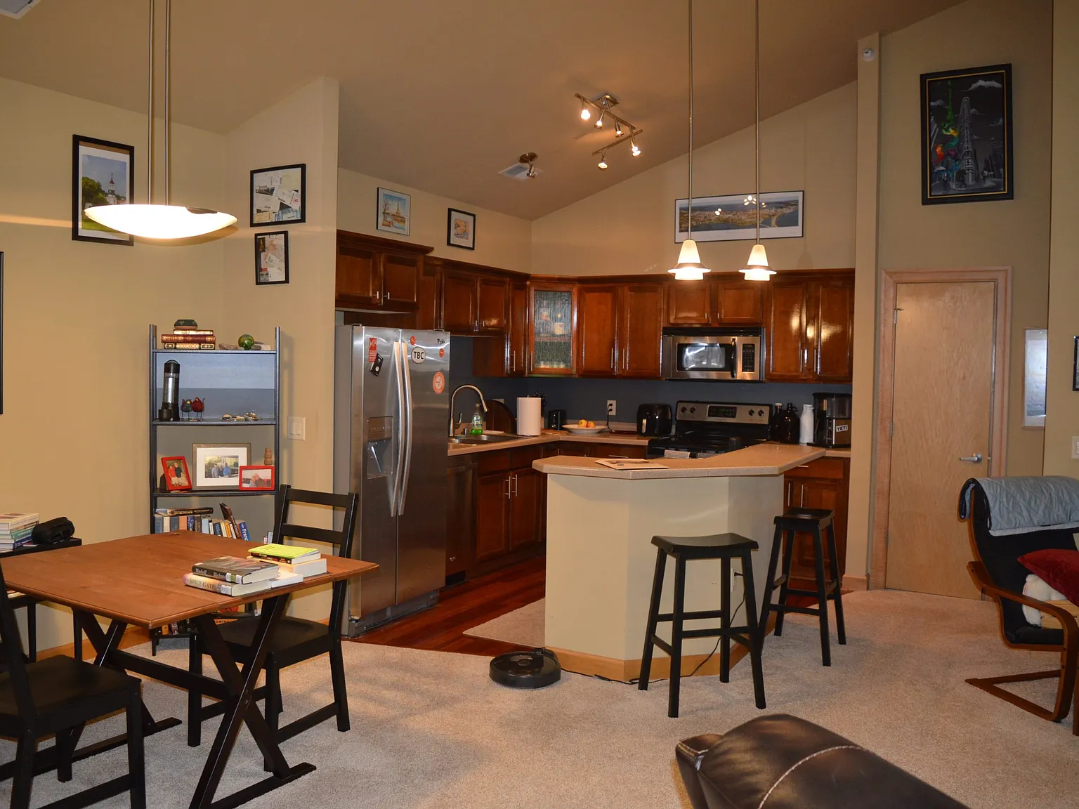 2 bed, 1331 sqft, $1,950 — Photo 2