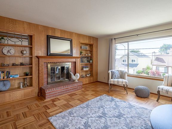5th image of 371 Winwood Ave