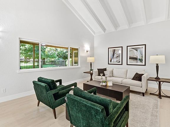 5th image of 815 Commons Dr