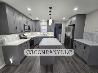 1716 SW Green Acres Ave, Topeka, KS 66604