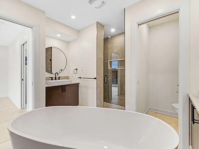 138 Carillon St #A — Photo 20