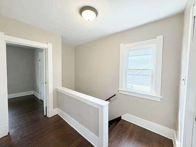 261 E Lake St — Photo 15