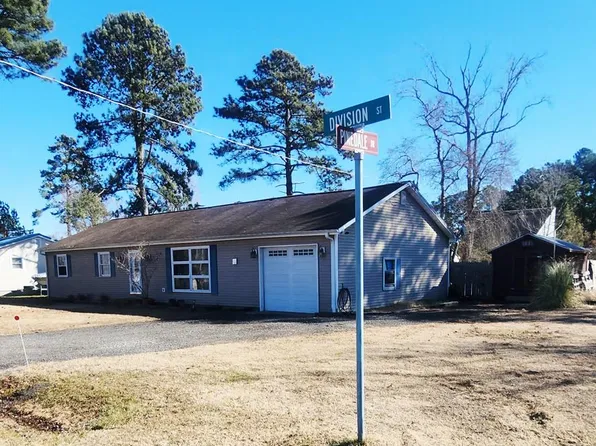 4192 Division St, Chincoteague, VA 23336