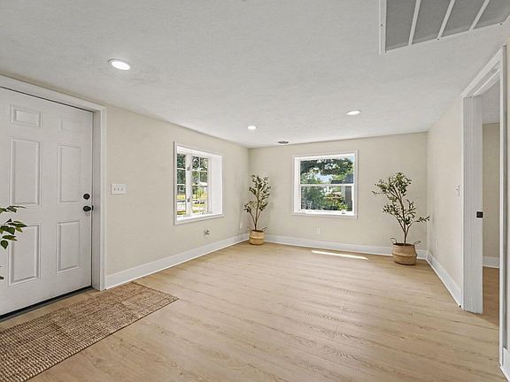 5th image of 677 Chandler St