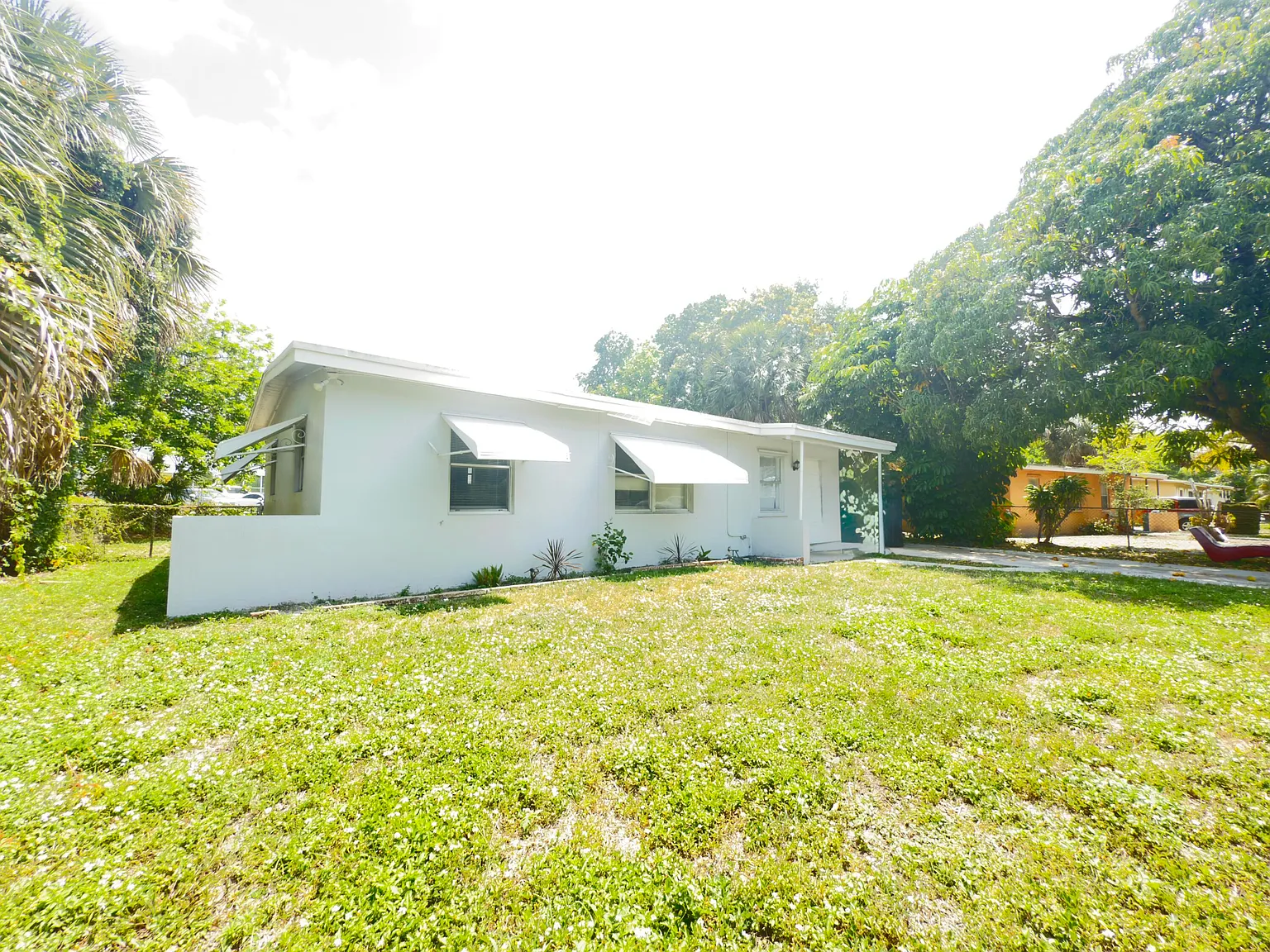 3 bed, 1.0 bath, 912 sqft, $2,399 — Photo 1