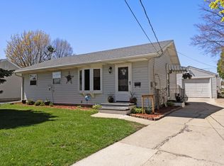 3206 Kete St, Manitowoc, WI 54220