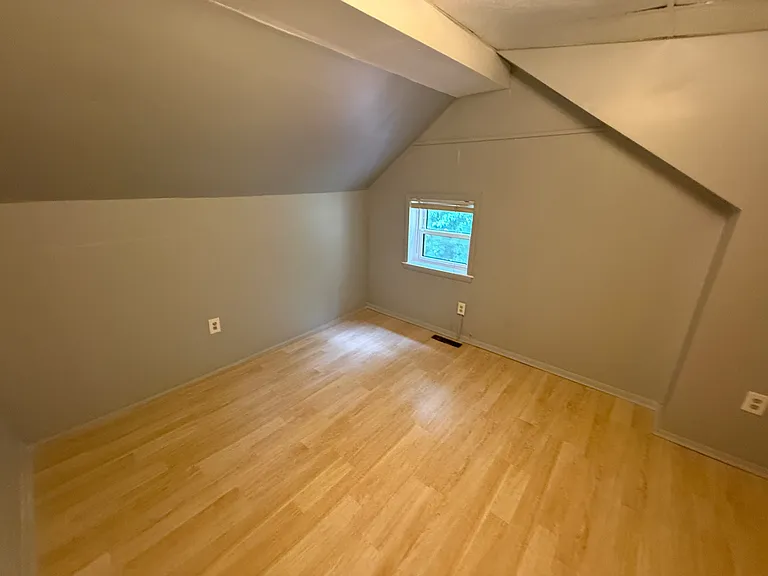 2320 W 11th St — Photo 34
