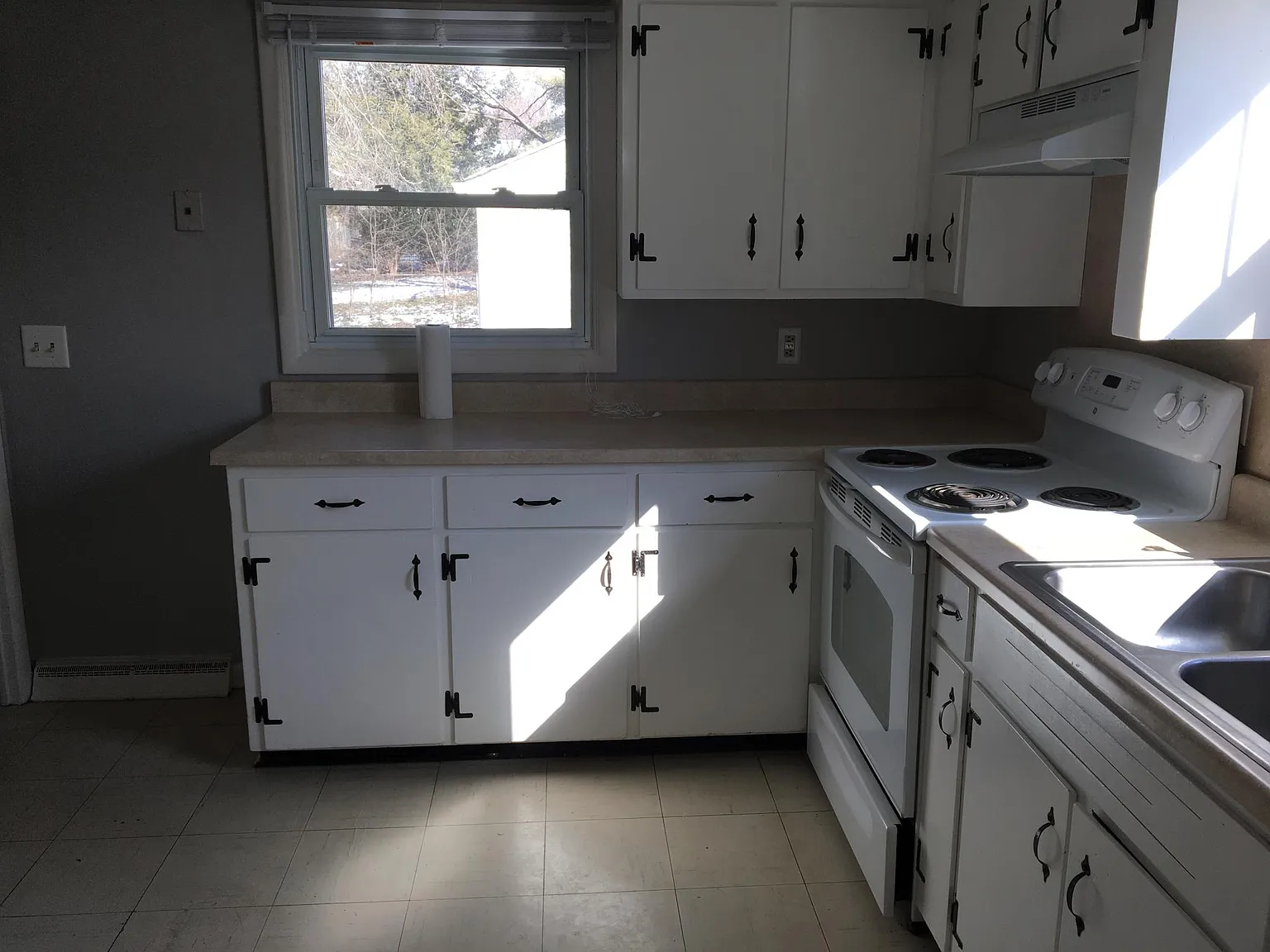 4 bed, 2044 sqft, $3,180 — Photo 4