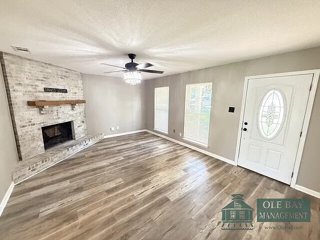 3 bed, 2.0 bath, $1,500 — Photo 2