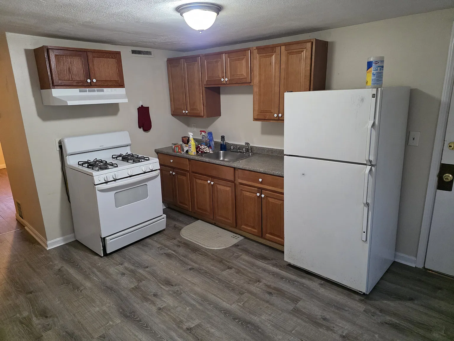 2 bed, 750 sqft, $1,700 — Photo 3