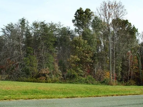 2 Oakshire Ln, Wirtz, VA 24184