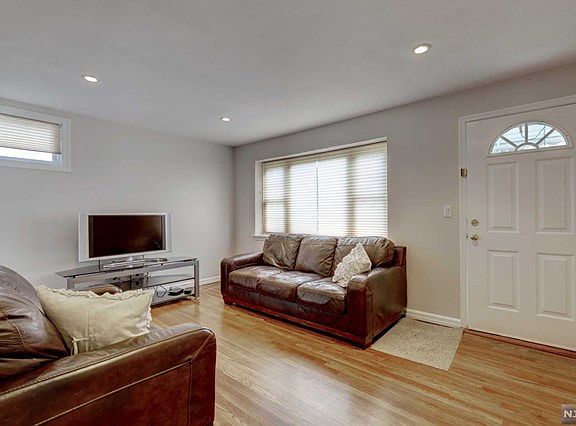 3rd image of 28-11 Sheridan Pl