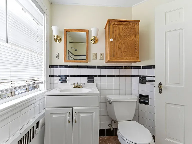 48 Acacia Ave — Photo 24