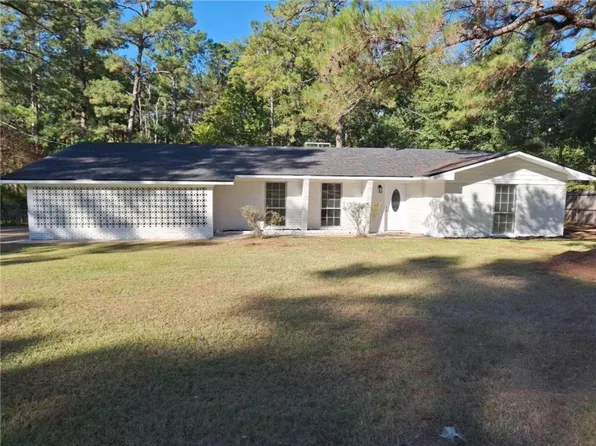 567 Edgewood Dr, Pineville, LA 71360