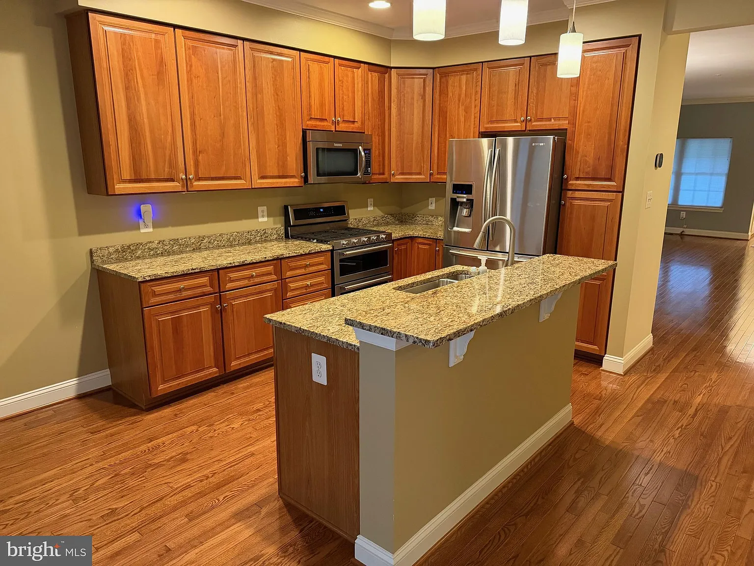 3 bed, 4.0 bath, 2935 sqft, $3,400 — Photo 4