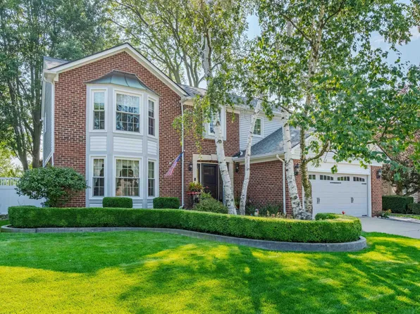 43860 Cadburry Dr, Clinton Township, MI 48038