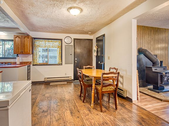5th image of 10404 NE 187th St