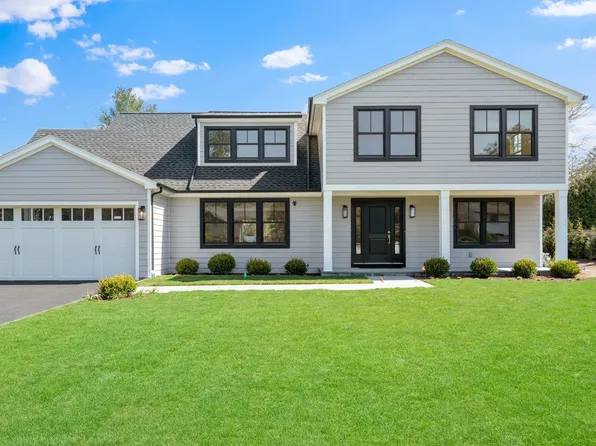 4 Aron Drive, Woodbury, NY 11797