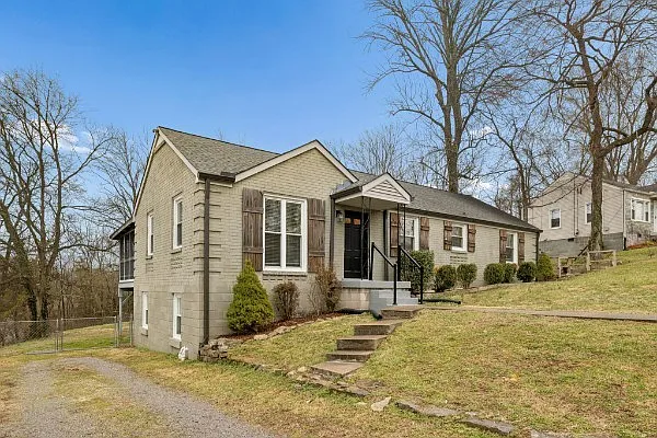 3 bed, 2.0 bath, 1650 sqft, $2,550 — Photo 2