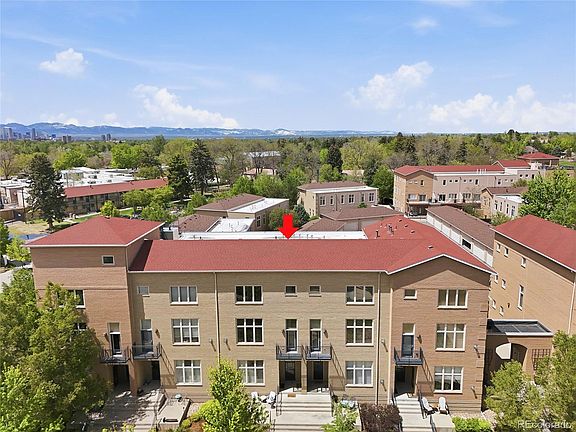 3rd image of 220 Roslyn Street #706