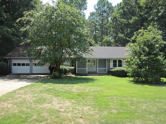 1st image of 813 Sweet Briar Trl SE