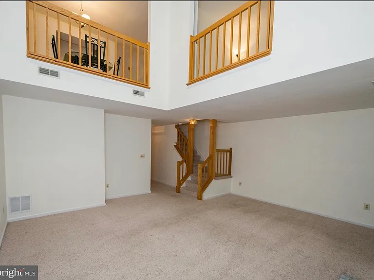 9606 Hadleigh Ct — Photo 2