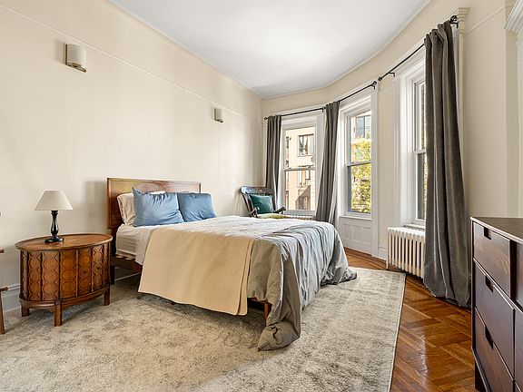 3rd image of 399 Cornelia St #2
