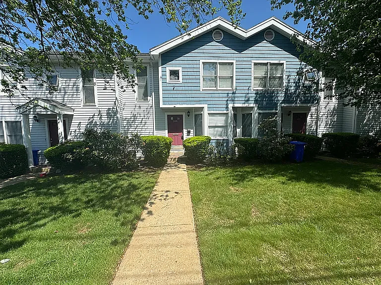 209 Washington St — Photo 1