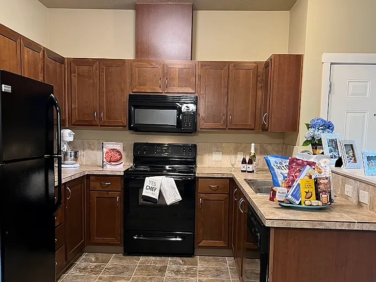 Catron Apartments - 1-3 Bedrooms 2 Bathrooms with In Unit Washer/Dryer and Internet — Photo 43
