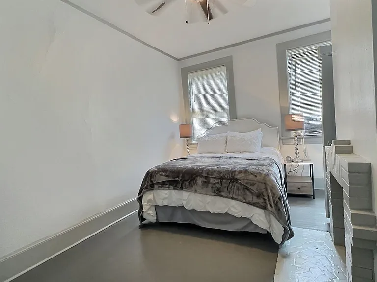 2346 College St — Photo 10