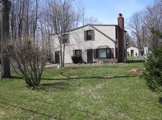 5902 Lakeview Ter, Lake View, NY 14085