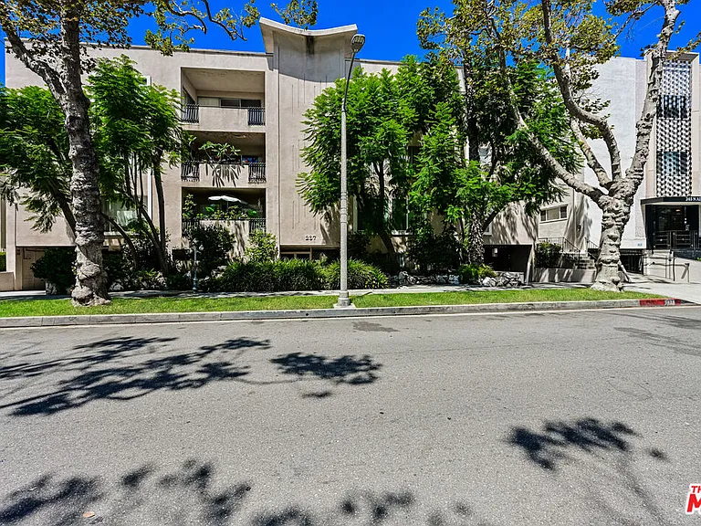 237 N Almont Dr #301 — Photo 13