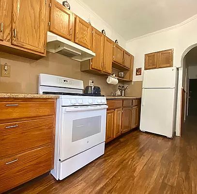 5th image of 64-26 Metropolitan Ave