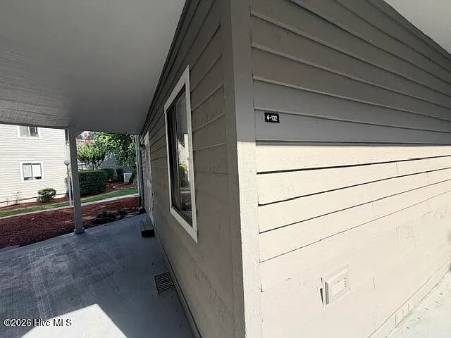 2 bed, 2.0 bath, 860 sqft, $1,300 — Photo 2