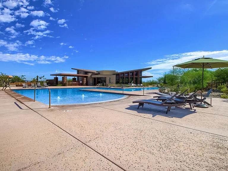 1005 E Paseo Way — Photo 48