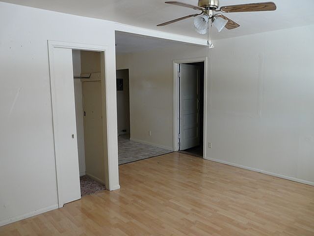 2nd image of 1129 Seneca Ln