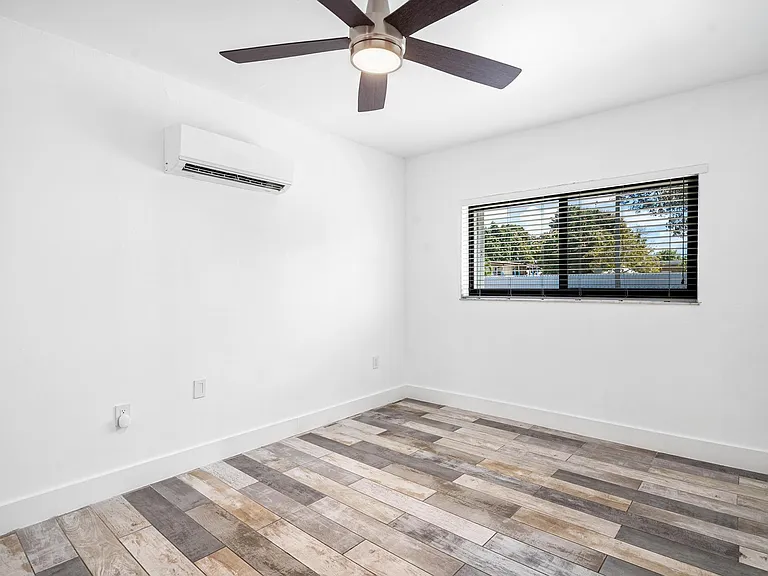 180 SW 63rd Ave #1 — Photo 9