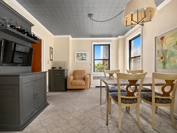 301 East 48th Street image 3 of 8