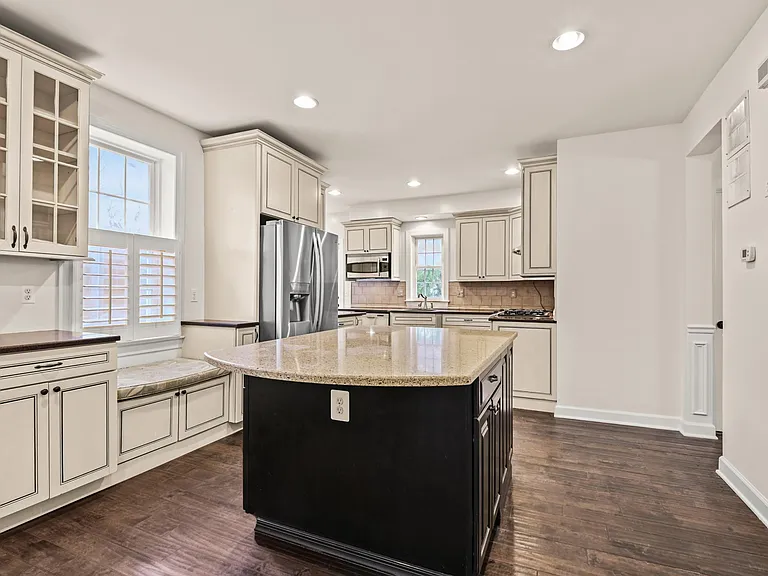 523 Allegheny Ave — Photo 22