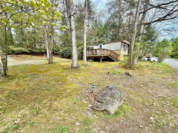 822 Lark Lane, Cuddebackville, NY 12729