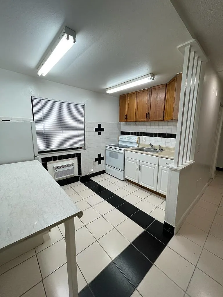 2166 Bradford St — Photo 3