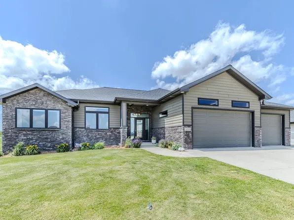 3210 Jolly Ct, Spirit Lake, IA 51360